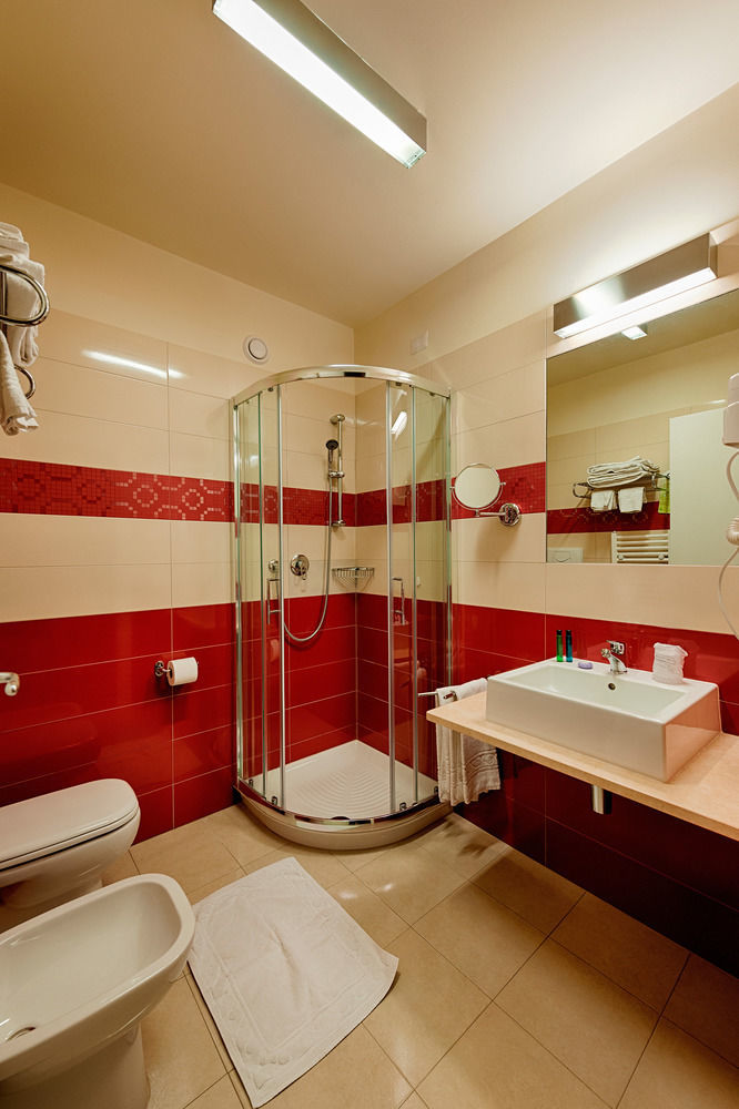 Hb & Balcony Hotel 3*