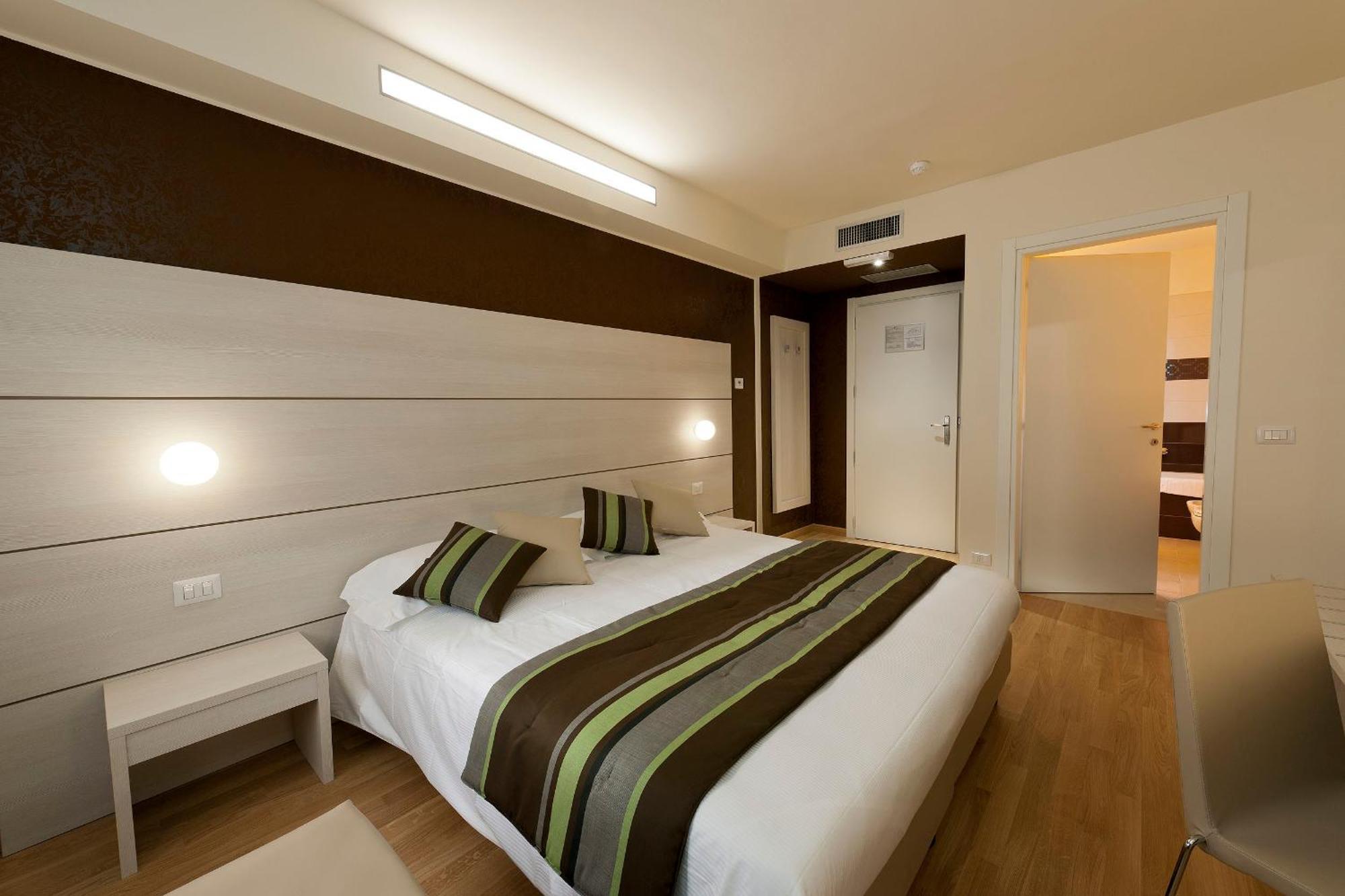 Hotel Hb & Balcony 3*